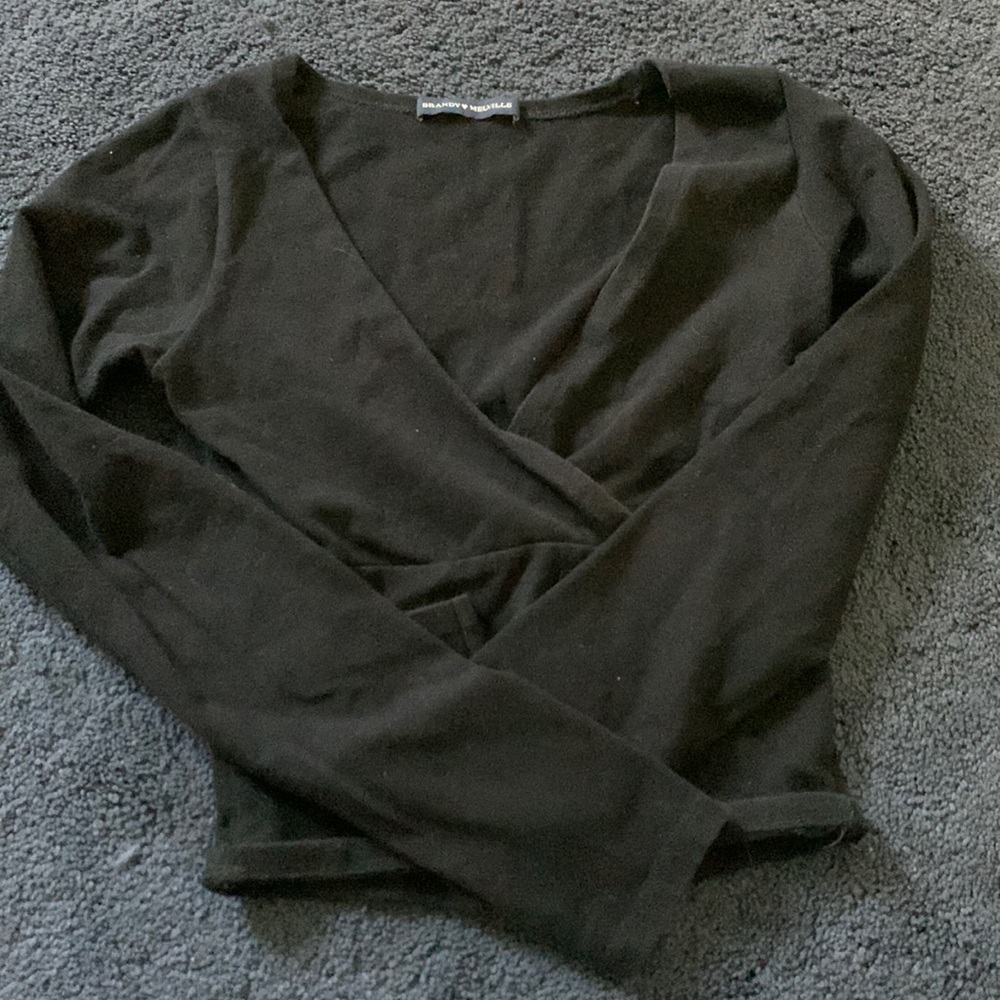 black cropped longsleeve